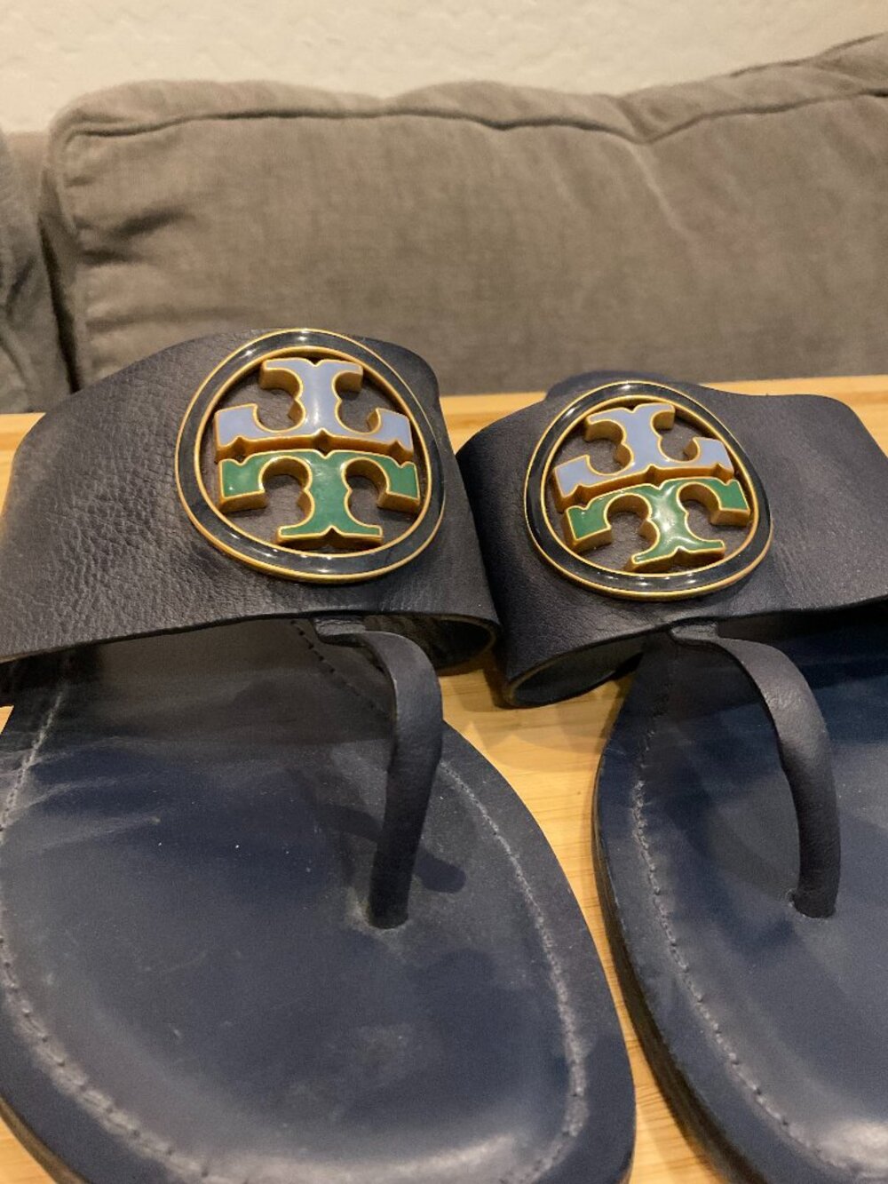 Tory Burch Navy Leather Enamel Logo Thong Sandals Womens Size 9